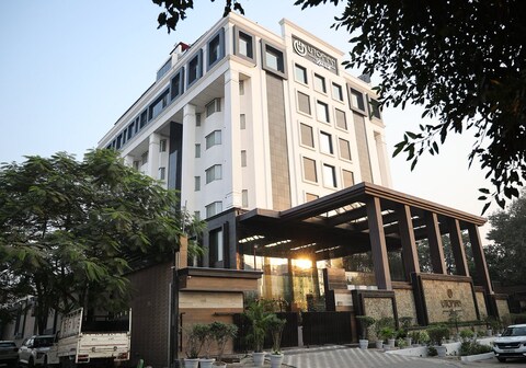 Utopian Luxe, Lucknow