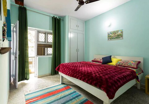 Hiatus Door (Homestay)