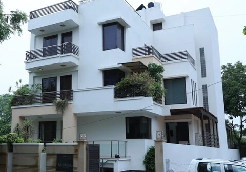 Royal Residence DLF Square