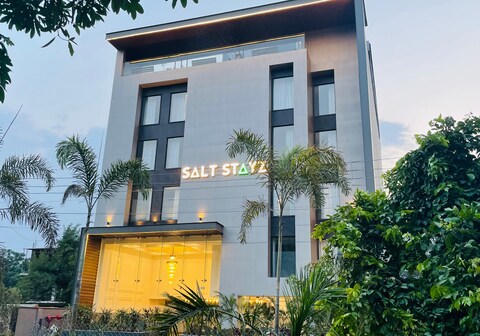 Saltstayz Select - Golf Course Road & Sector 57