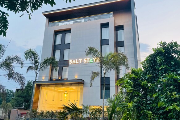 Saltstayz Select - Golf Course Road & Sector 57