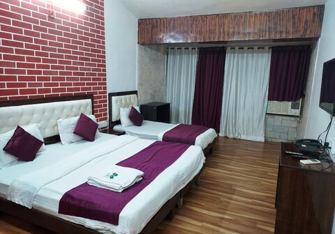 STS Hometel Goregaon