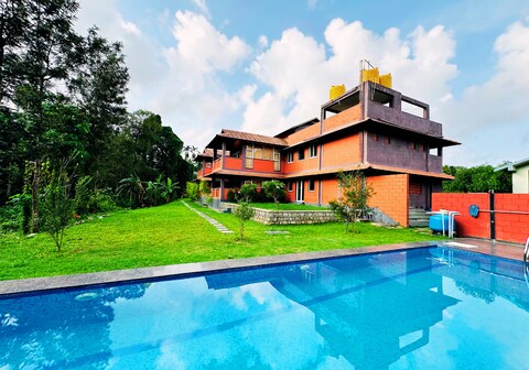 Pepper Corn Retreat by Travent Mug.