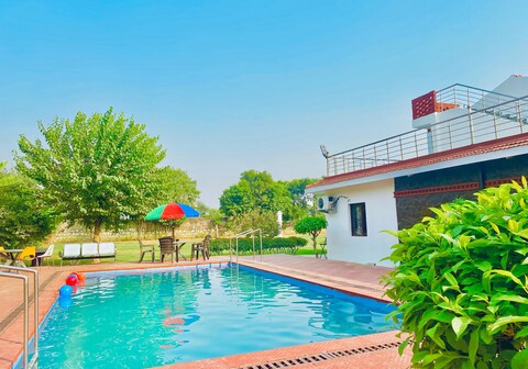 Smirnoff Farmhouse