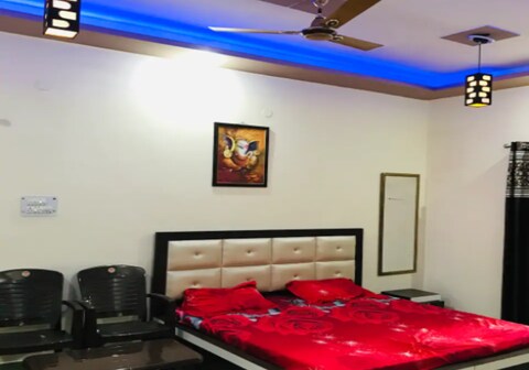 Hill View, 1 bhk, Furnished flat near Ganga River
