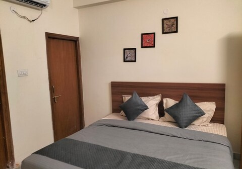 Cyber Suites - HiTech City