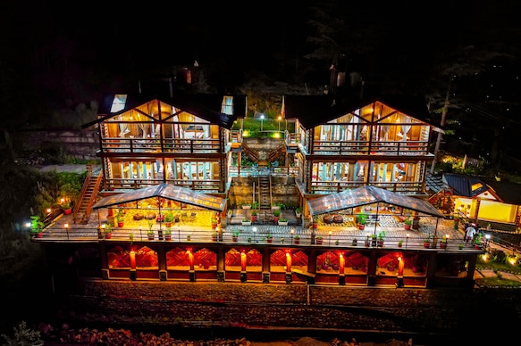 Himalayan Chalets