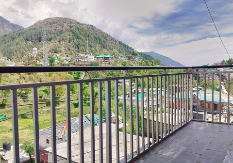 Himalayan Horizon and Cafe