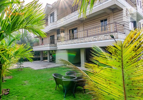 Bigfoot Stay - Neville's Villa