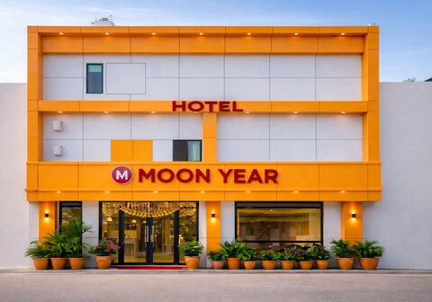 Hotel Moon Year, Lucknow