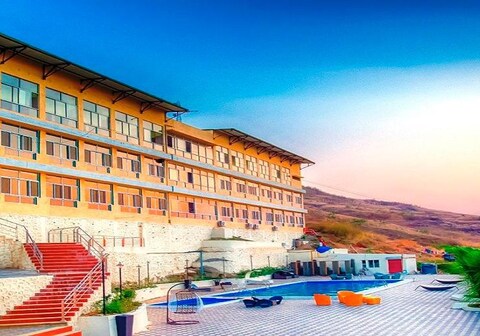 RATNAA RESORT