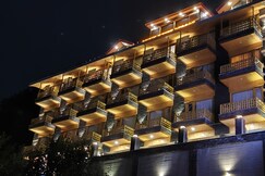 Snow White Resort - Central Heating - Breathtaking Moutain & River Views, Manali Snow White Resort - Central Heating - Breathtaking Moutain & River Views, Manali