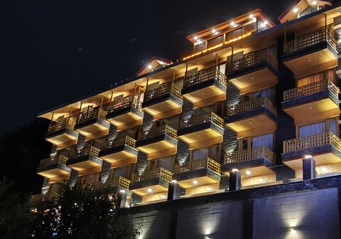 Snow White Resort - Central Heating - Breathtaking Moutain & River Views