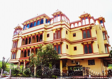 Hotel Charan Kamal
