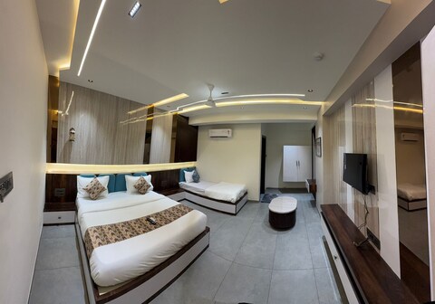 Hotel Vallabh Sky
