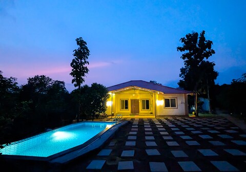 Farm Tales-4BR villa w/ Private pool near Mumbai