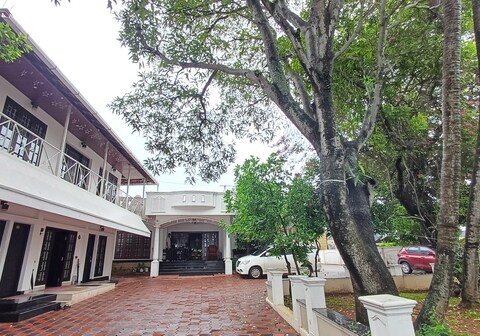 Vaiga Homes : Vembanadu Lakeview Retreat