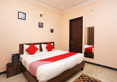 Hotel O VAAS One Thirty Two