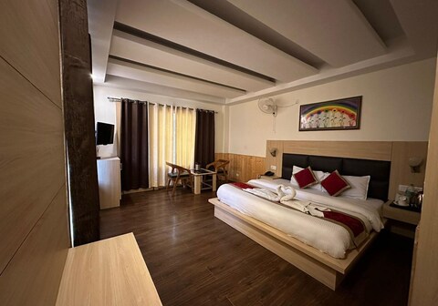 Hotel Manali Queen, Manali