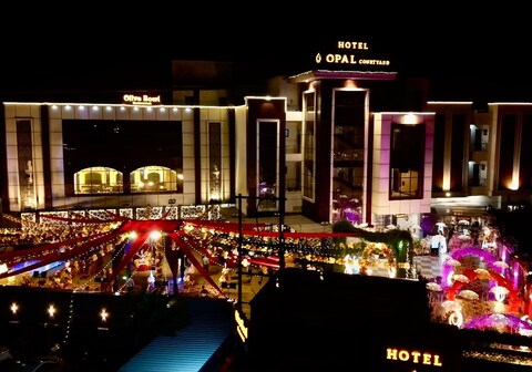 Hotel Opal Courtyard