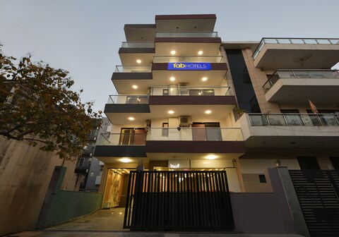 FabHotel Kesari Stayz - 800 Meters From Untitech Cyber Park