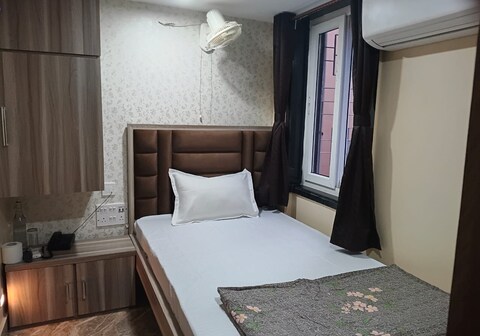 MARQUIS LUXE GUEST HOUSE