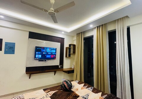 Omaxe new hazratganj