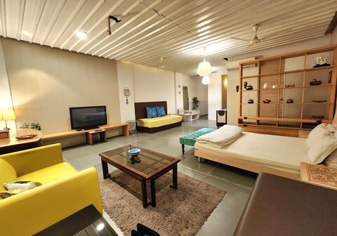 5-Star Independent Studio in South Delhi N-Block GK-1