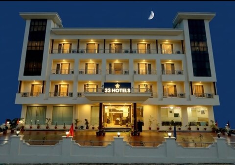 33 Hotels