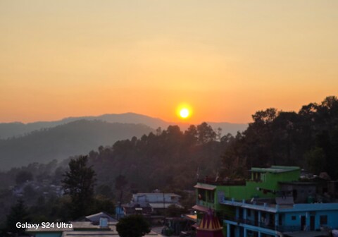 Rooftop Homestay With Mountains View