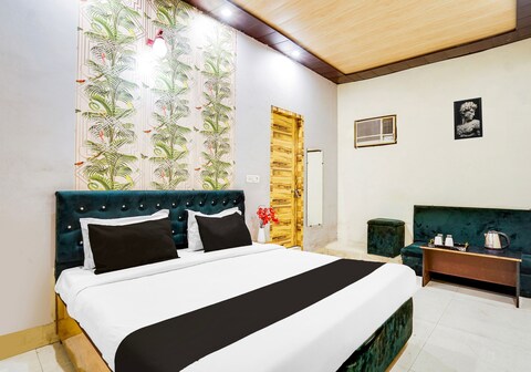 Hotel Platinum Nearest Raj Bagh Metro Station Saheed Nagar