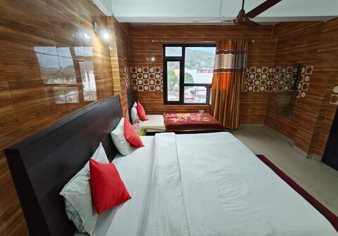 Maa Ji Vaishno Palace