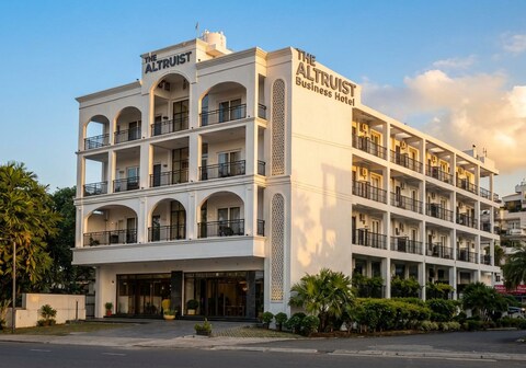 The Altruist Business Hotel Sec 57