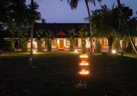 Kovilakam Lakeside Villa | Rooms & Chef