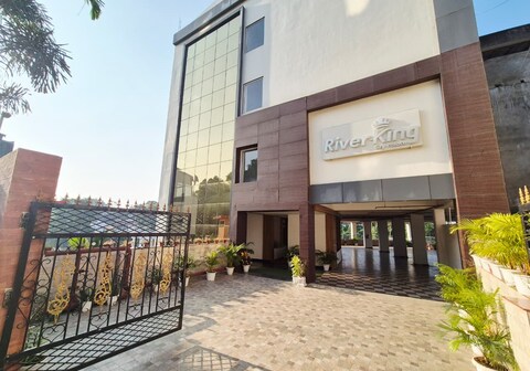 River King Inn | Hilltop Stay with Brahmaputra View