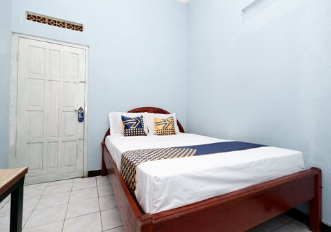 SPOT ON 2106 Homestay Flamboyan