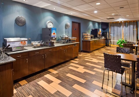 Best Western Plus Chain of Lakes Inn & Suites