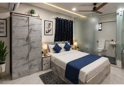 HOTEL LOTUS GUEST HOUSEE