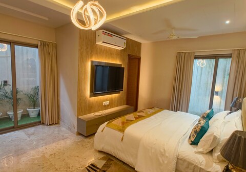 Jaltara Stays | 3 BHK Apartment at Bapu Nagar