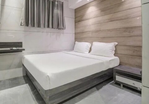 FabHotel Spring Residency