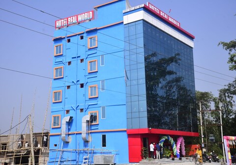Hotel Real World
