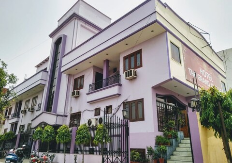 Grand Avenue Hotel & Restaurant