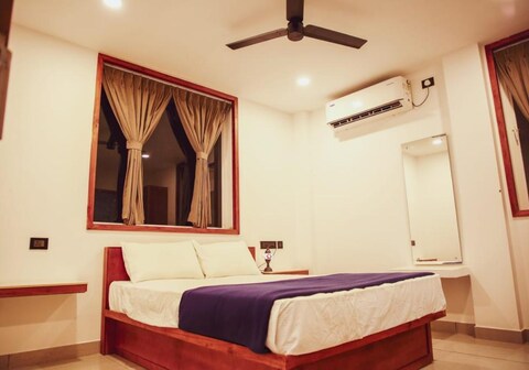 Rose Garden (next to Rajagiri Hospital)