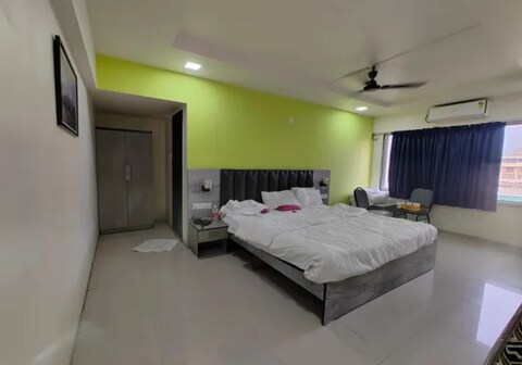 FabHotel Vardhan Plaza