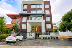 Saltstayz Premier - Cyber Hub, Gurgaon Saltstayz Premier - Cyber Hub, Gurgaon