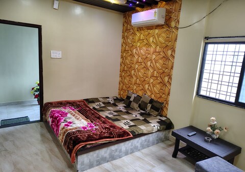 Hotel Galaxy Lodging And Boarding