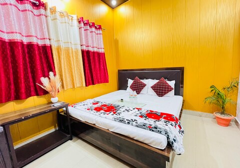 Krishnanand Palace | 900m from Ram Temple