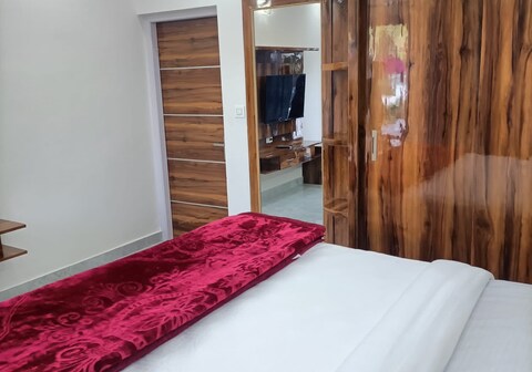 HEERA LODGE Bed Breakfast & You