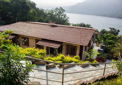 Double Bedroom With Lakeview