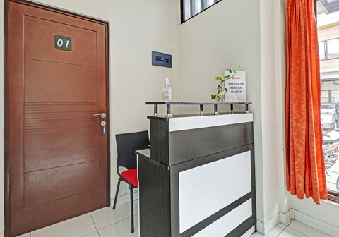 OYO 90452 Pillow Inn